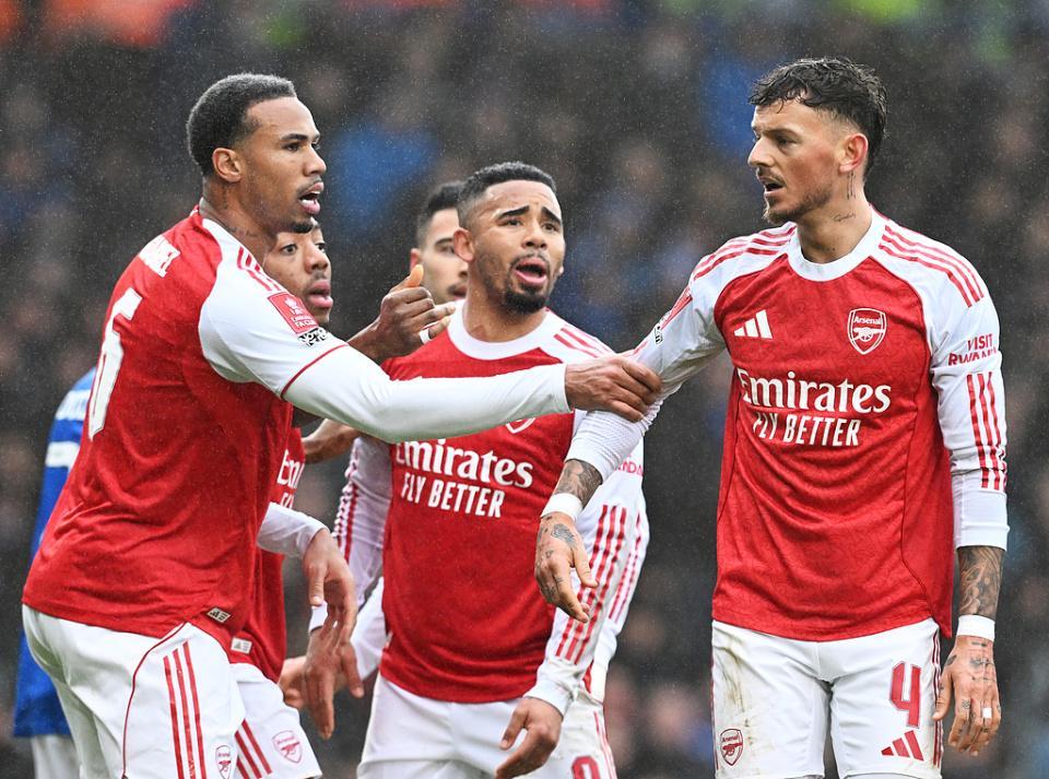 国际米兰赞助商-9场不败！阿森纳4-1逆转英冠队进足总杯32强 马丁内利戴帽+中柱