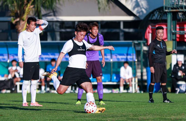 体育资讯-薅来斯坦丘 大连就多三个任意球高手！连鲁大战 泰山三小妖该上了