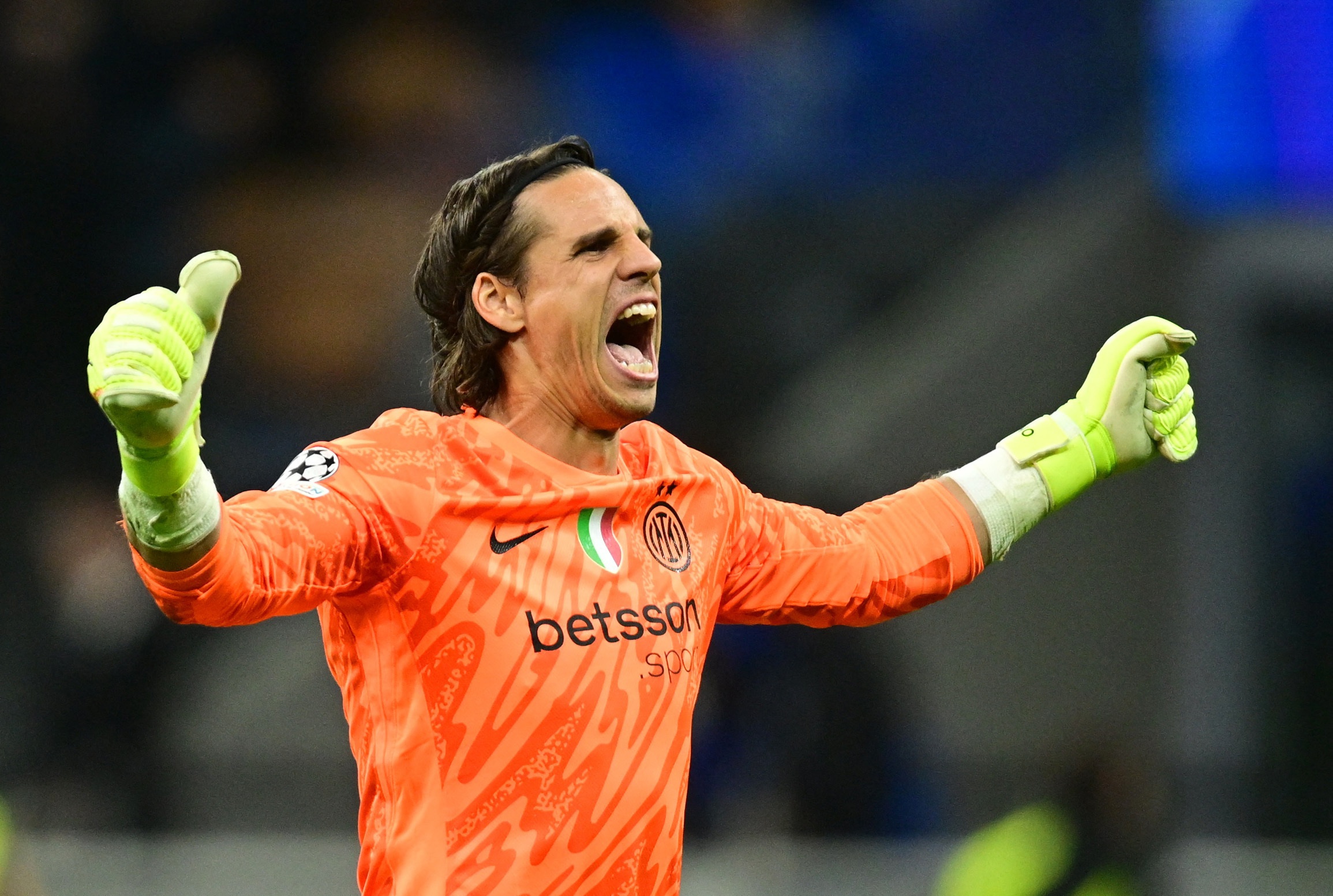 APP下载-意天空记者：索默未来仍不明确，国米在寻找新的主力门将